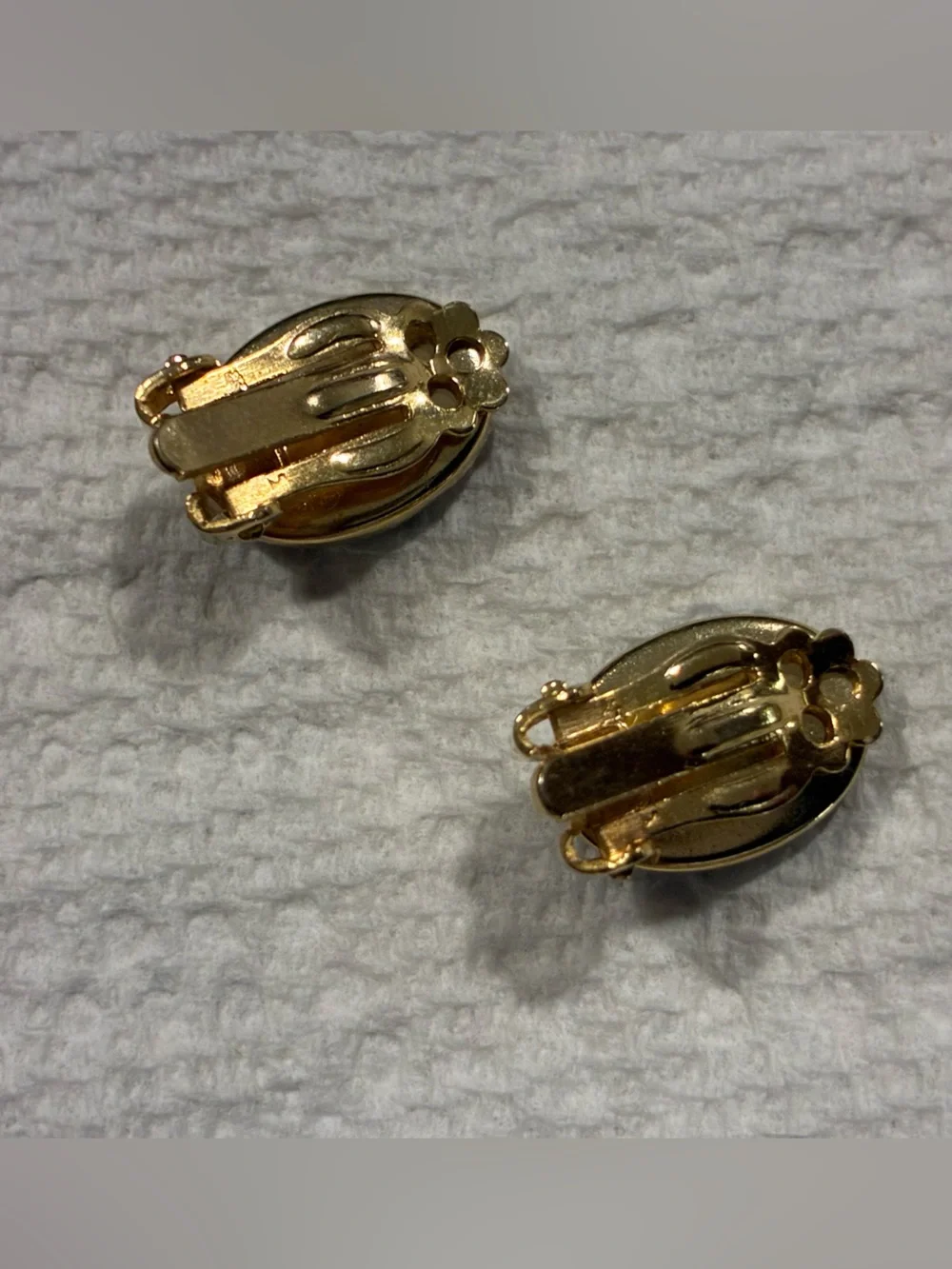 N/A elegant gold